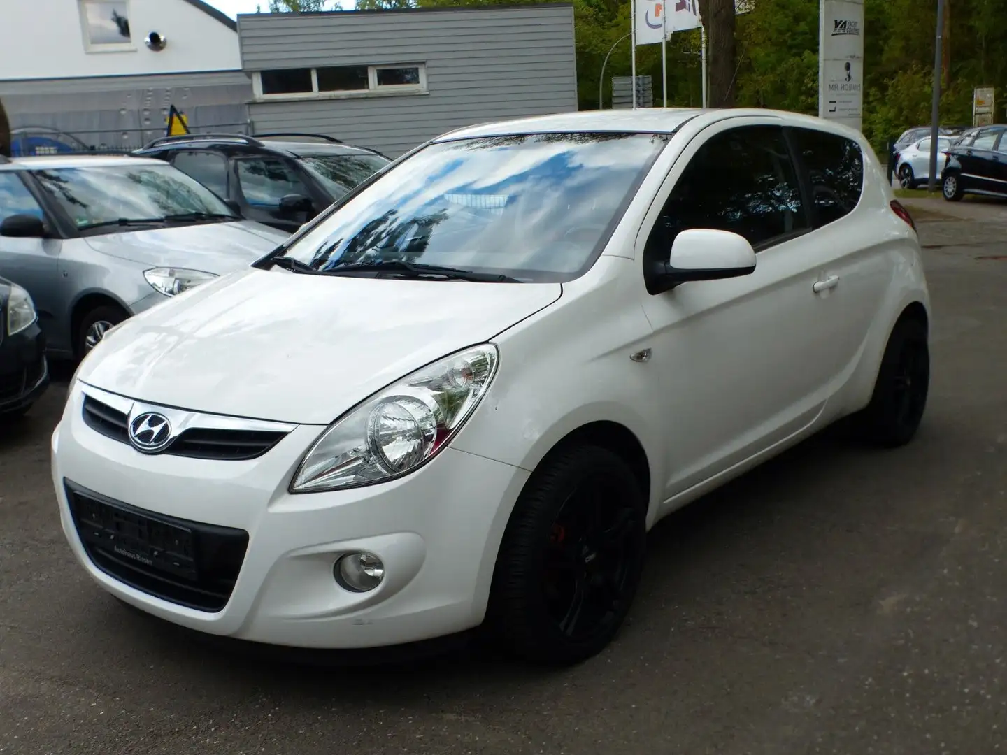 Hyundai i20 1.4 Style Klima Shz Servo Alu Blanc - 1