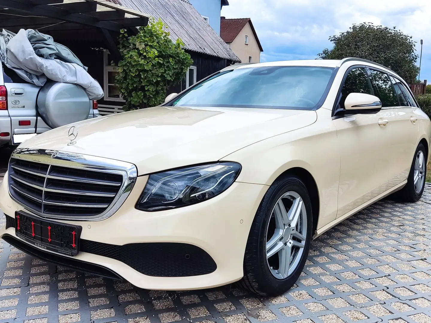 Mercedes-Benz E 220 E-Klasse T-Modell Diesel d T 9G-TRONIC Gelb - 2