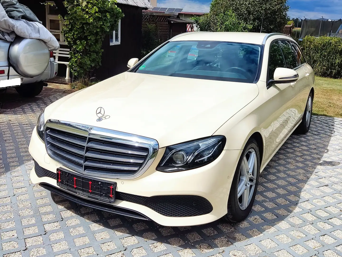 Mercedes-Benz E 220 E-Klasse T-Modell Diesel d T 9G-TRONIC Gelb - 1