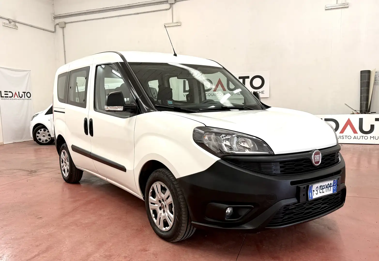 Fiat Doblo 1.6 mjt 16v Easy 95cv promo 9900 iva e pass. comp. Bílá - 1