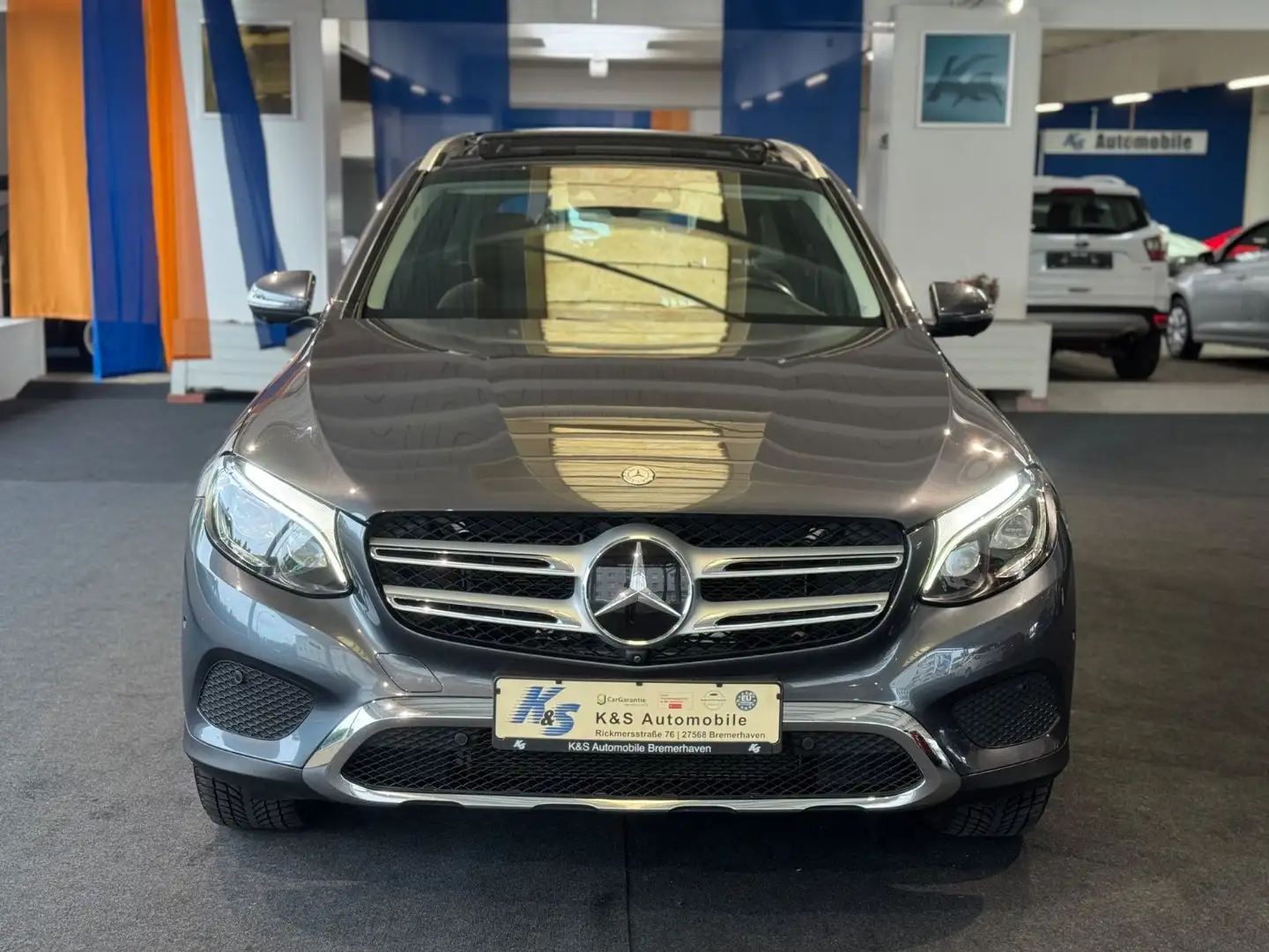 Mercedes-Benz GLC 250 4Matic*HUP*AHK SCHWENK*PANO*360KAM* Grau - 2