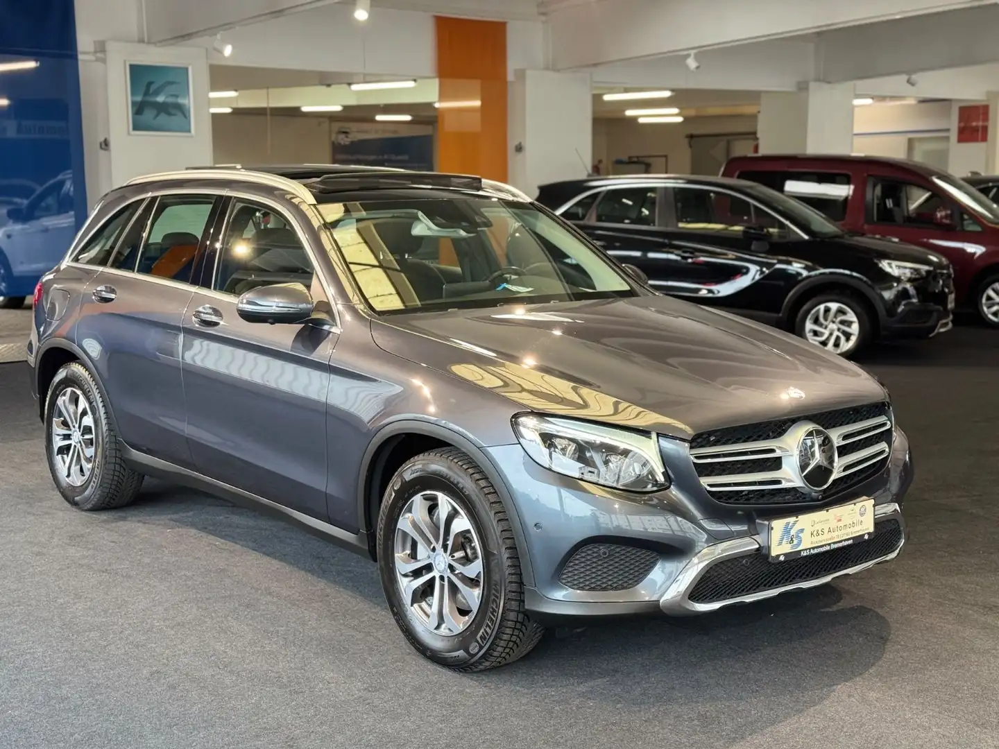 Mercedes-Benz GLC 250 4Matic*HUP*AHK SCHWENK*PANO*360KAM* Grau - 1