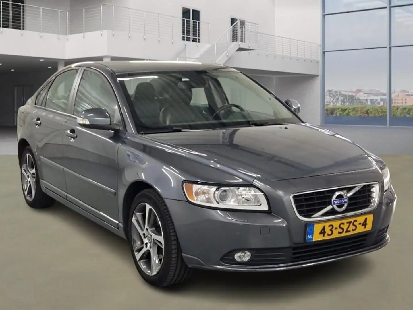 Volvo S40 2.0 Limited Edition 118.400 km 1e Eigenaar NL-auto Grijs - 2