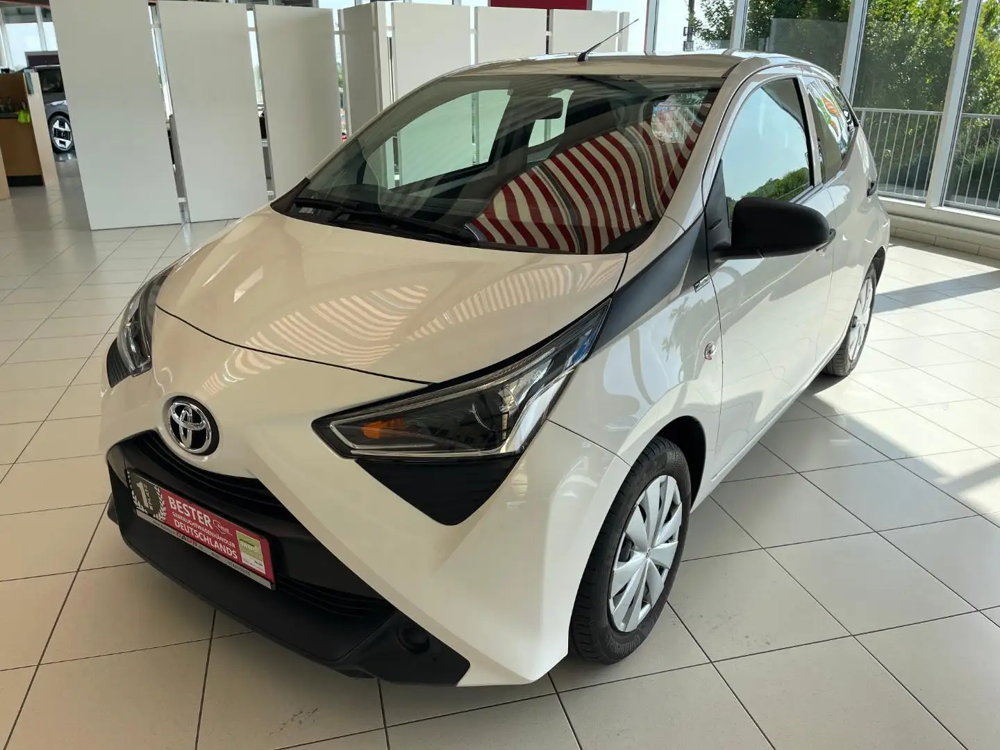 Toyota Aygo X +Klimaanlage+Einparkhilfe+Bluetooth+USB Weiß - 2