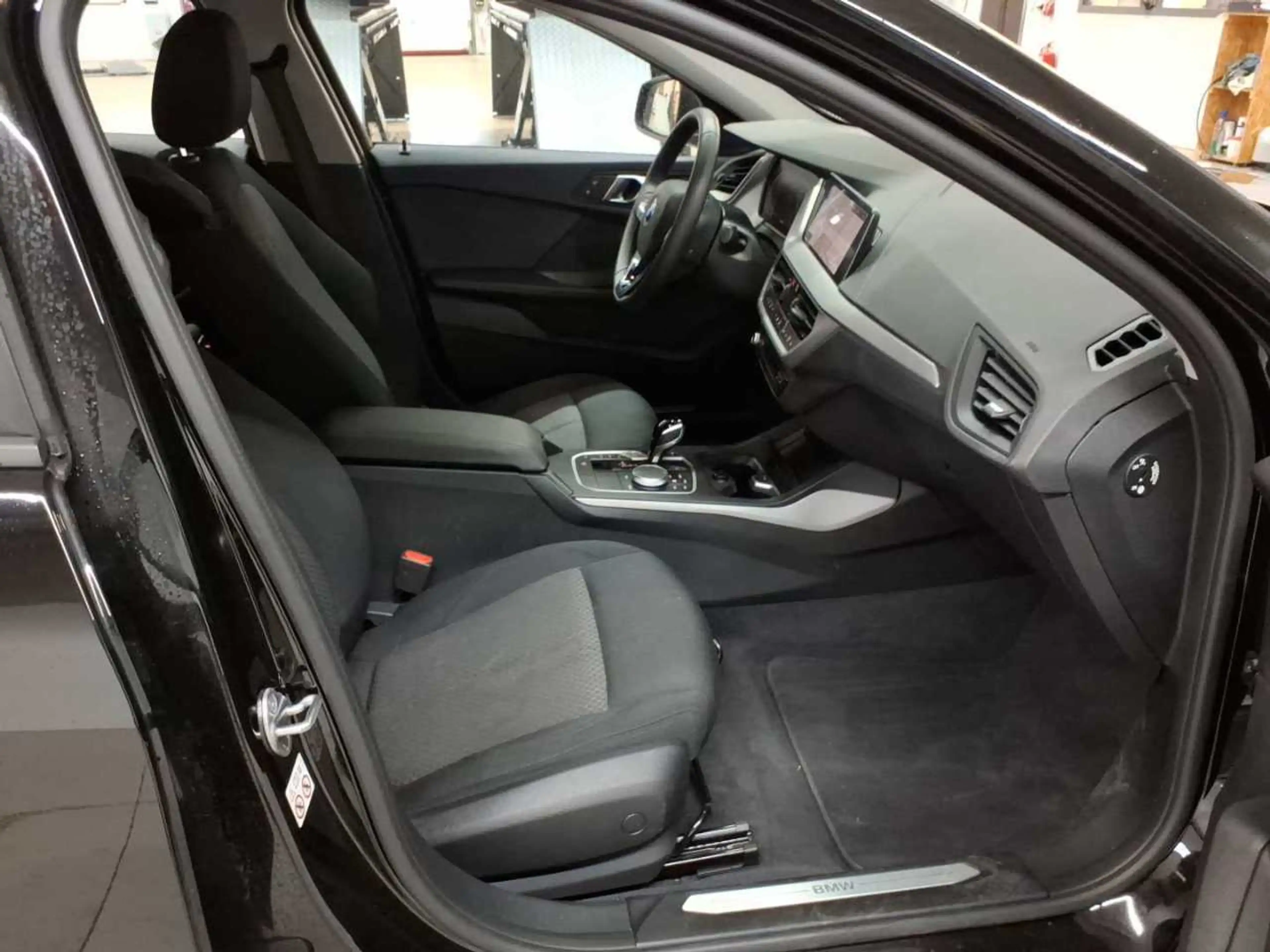 BMW 118 118i Aut. Advantage Navi SHZ LED — photo 8