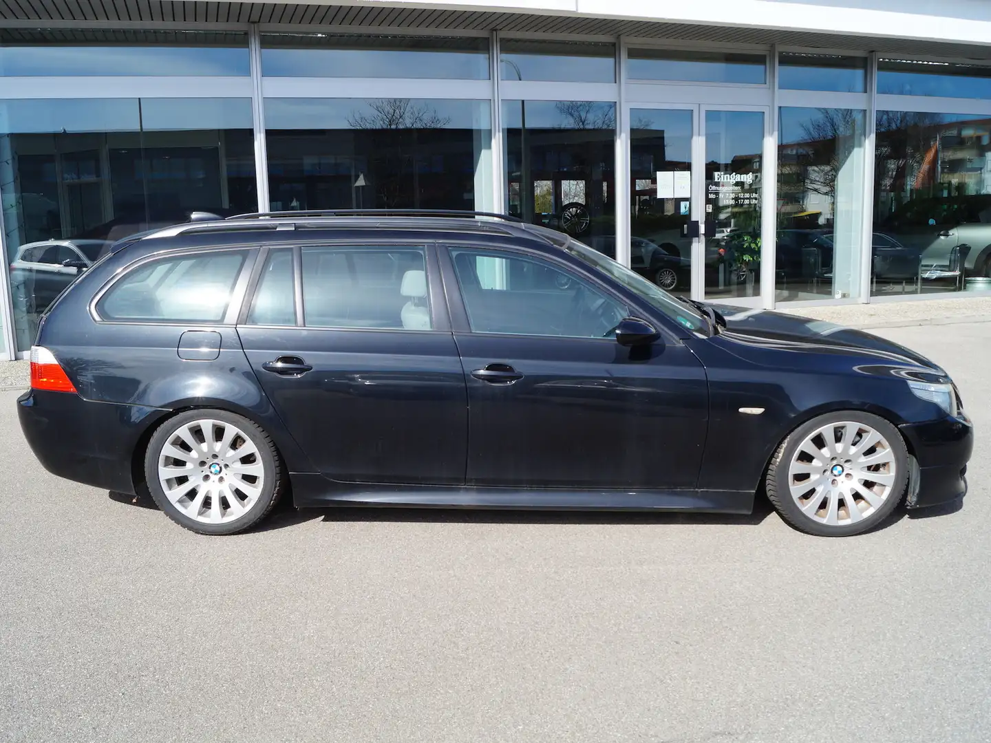 BMW 530 530d Aut. Touring * Sportpaket M Paket * Navi * Schwarz - 2