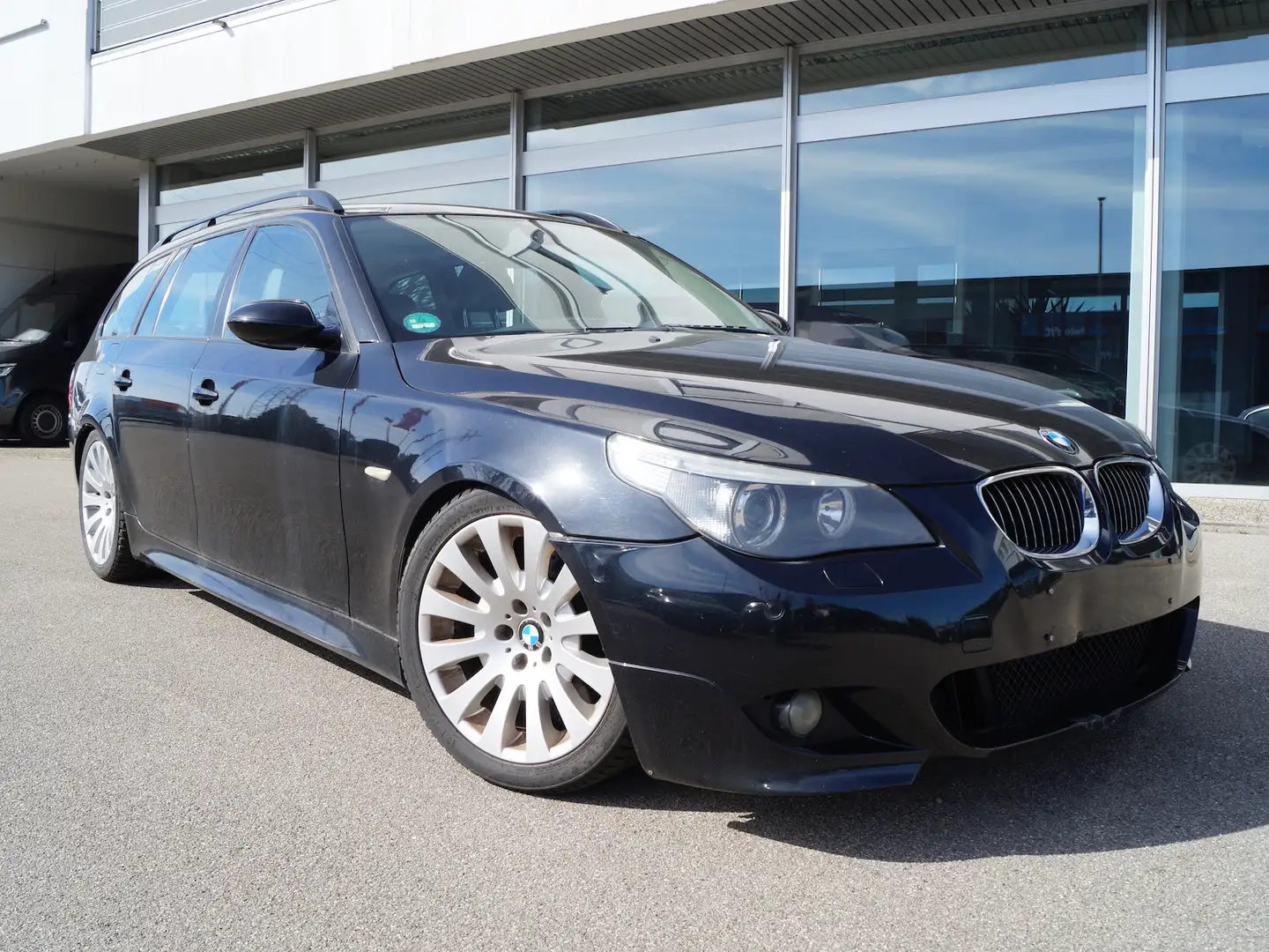 BMW 530 530d Aut. Touring * Sportpaket M Paket * Navi * Schwarz - 1