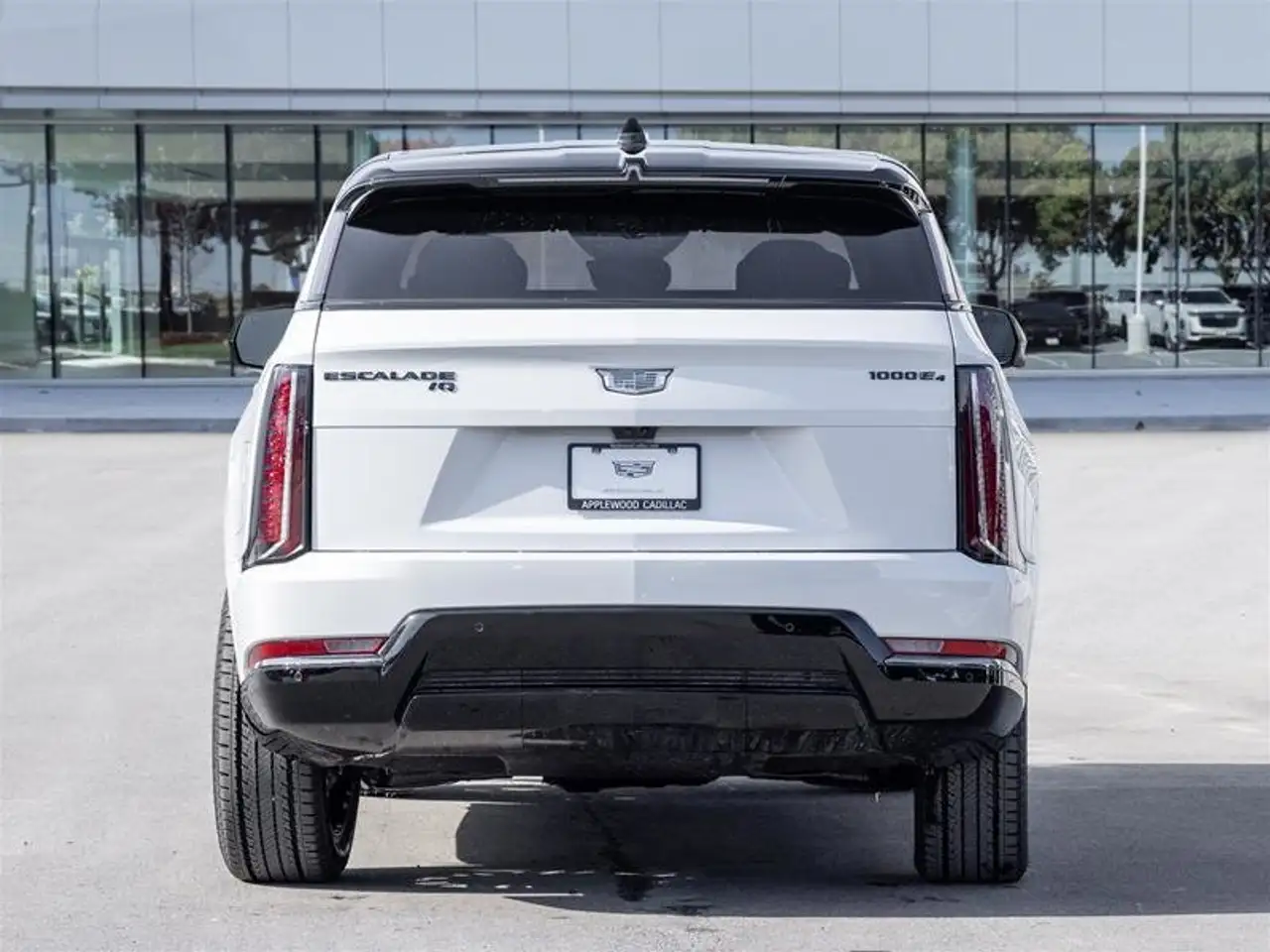 Cadillac Escalade снимка Cadillac Escalade