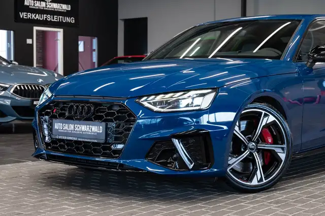 Audi S4 view 3