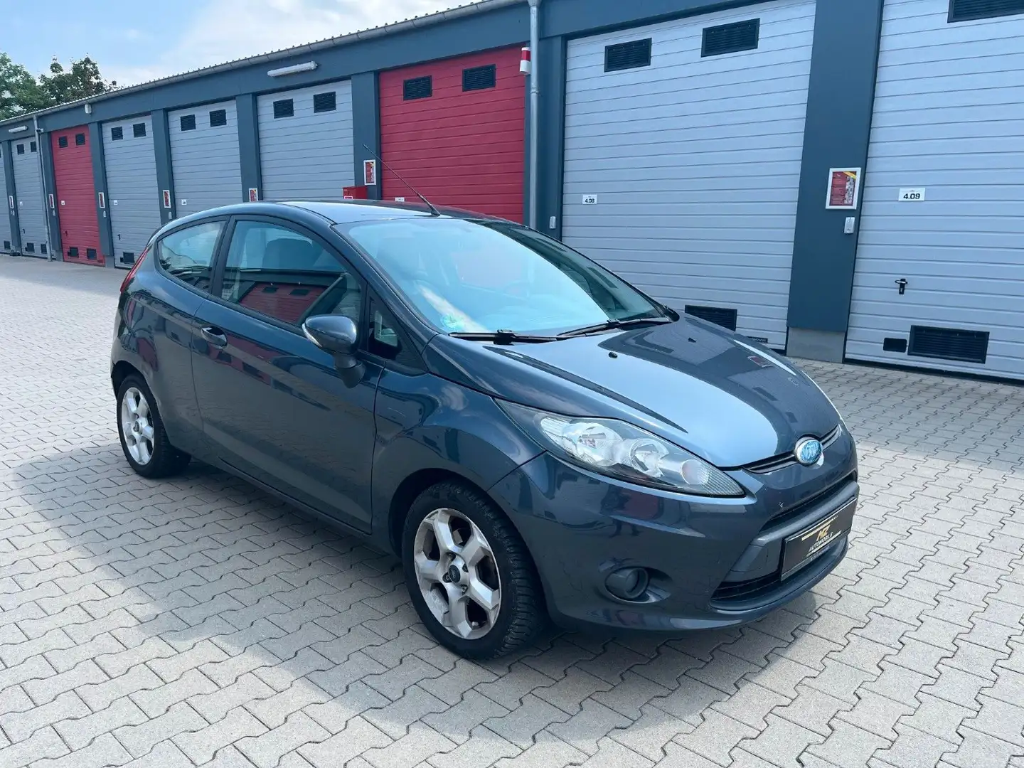 Ford Fiesta Trend 1Hand Klima / PDC Tüv 27 Grau - 2