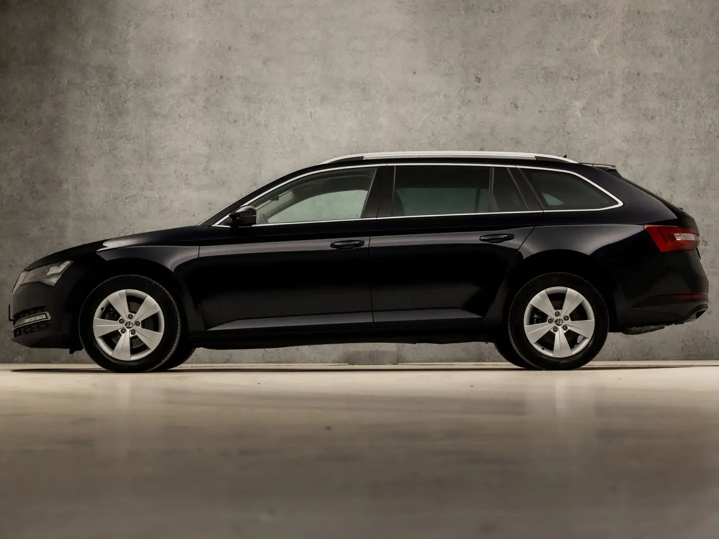 Skoda Superb Combi 1.5 TSI ACT Sport Deluxe 150Pk Automaat (APP Schwarz - 2