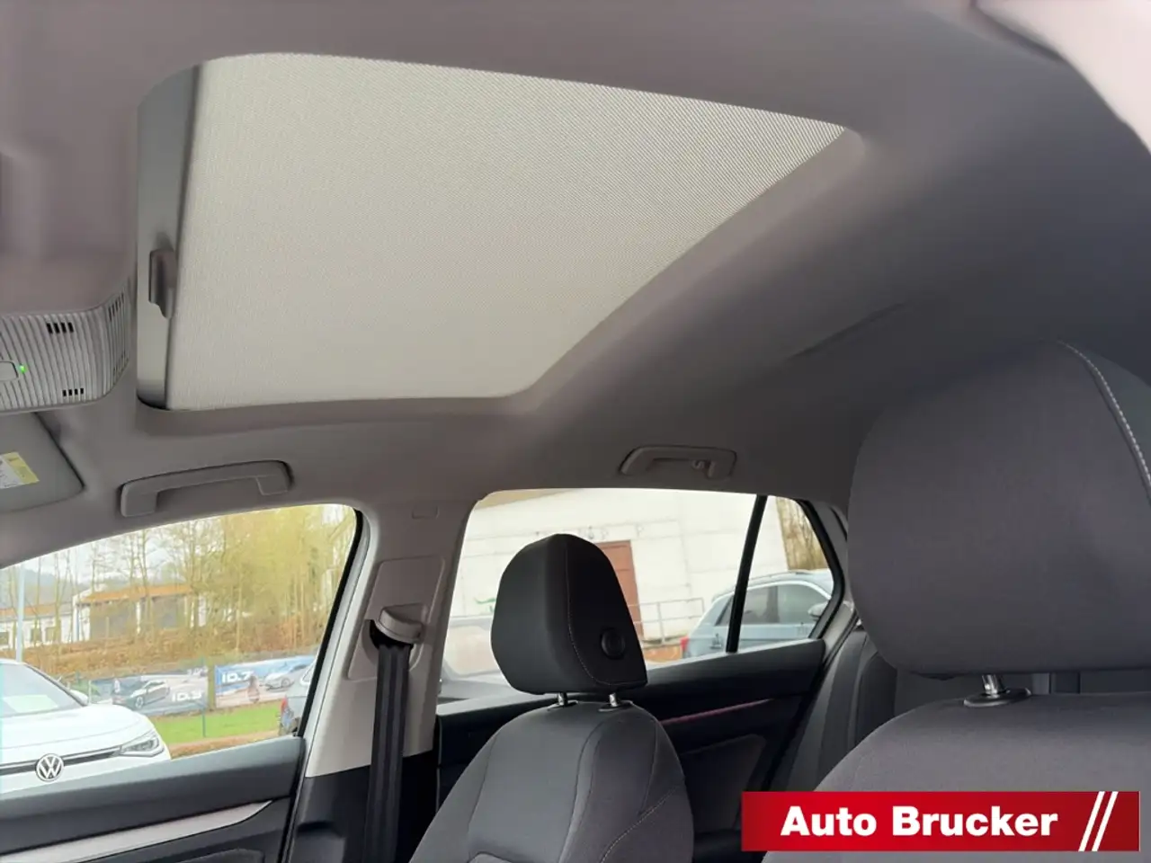Volkswagen Golf VIII 1.5 TSI Life PANO+LED+NAVI+SHZ+3-Zonen-Klimaa 14