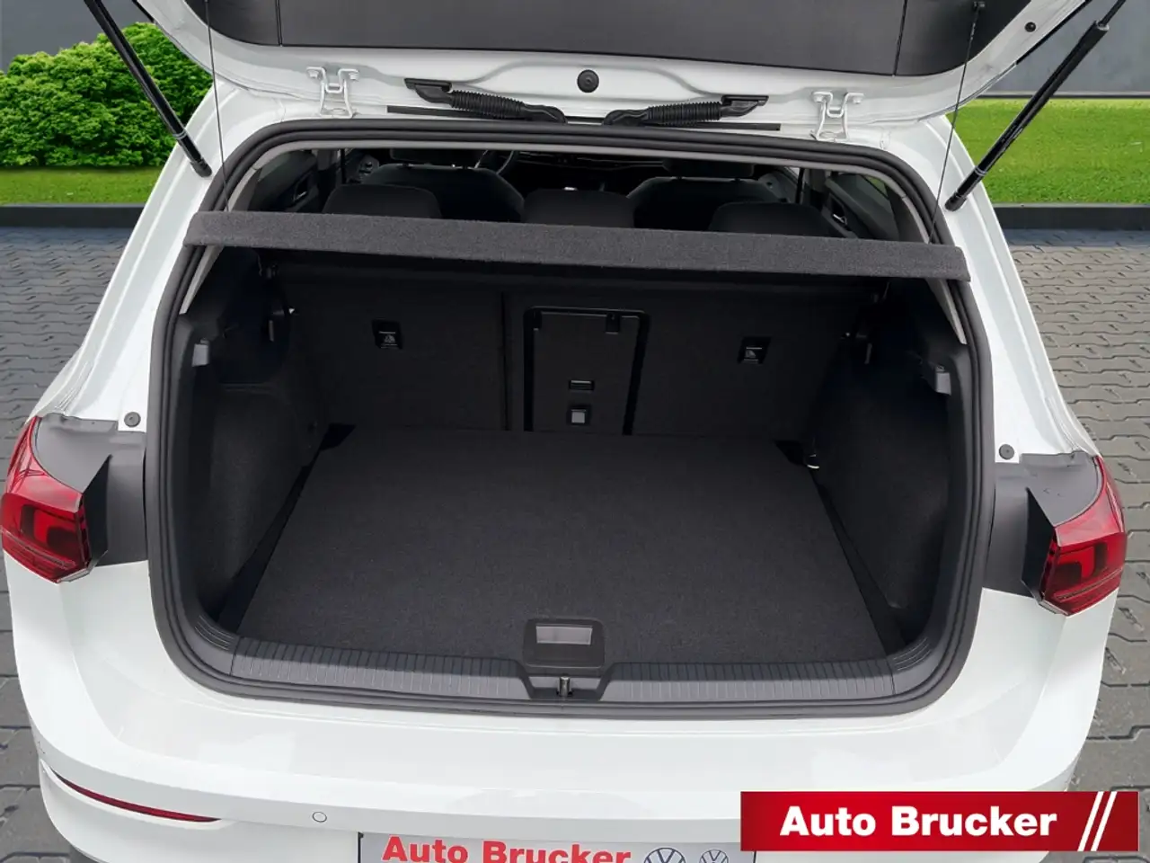 Volkswagen Golf VIII 1.5 TSI Life PANO+LED+NAVI+SHZ+3-Zonen-Klimaa 6