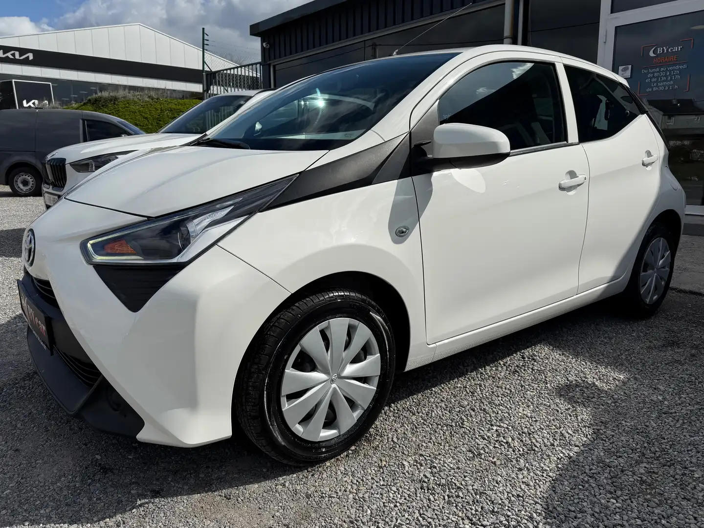 Toyota Aygo 1.0i *GARANTIE 2 ANS* !! 49000KM !! BLUETHOOT Blanc - 1