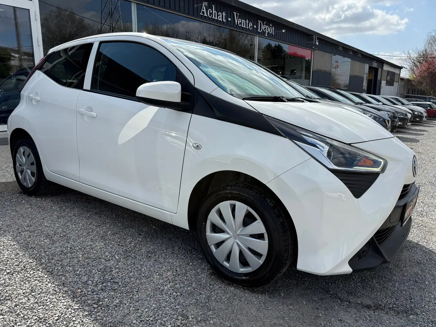 Toyota Aygo 1.0i *GARANTIE 2 ANS* !! 49000KM !! BLUETHOOT Blanc - 2
