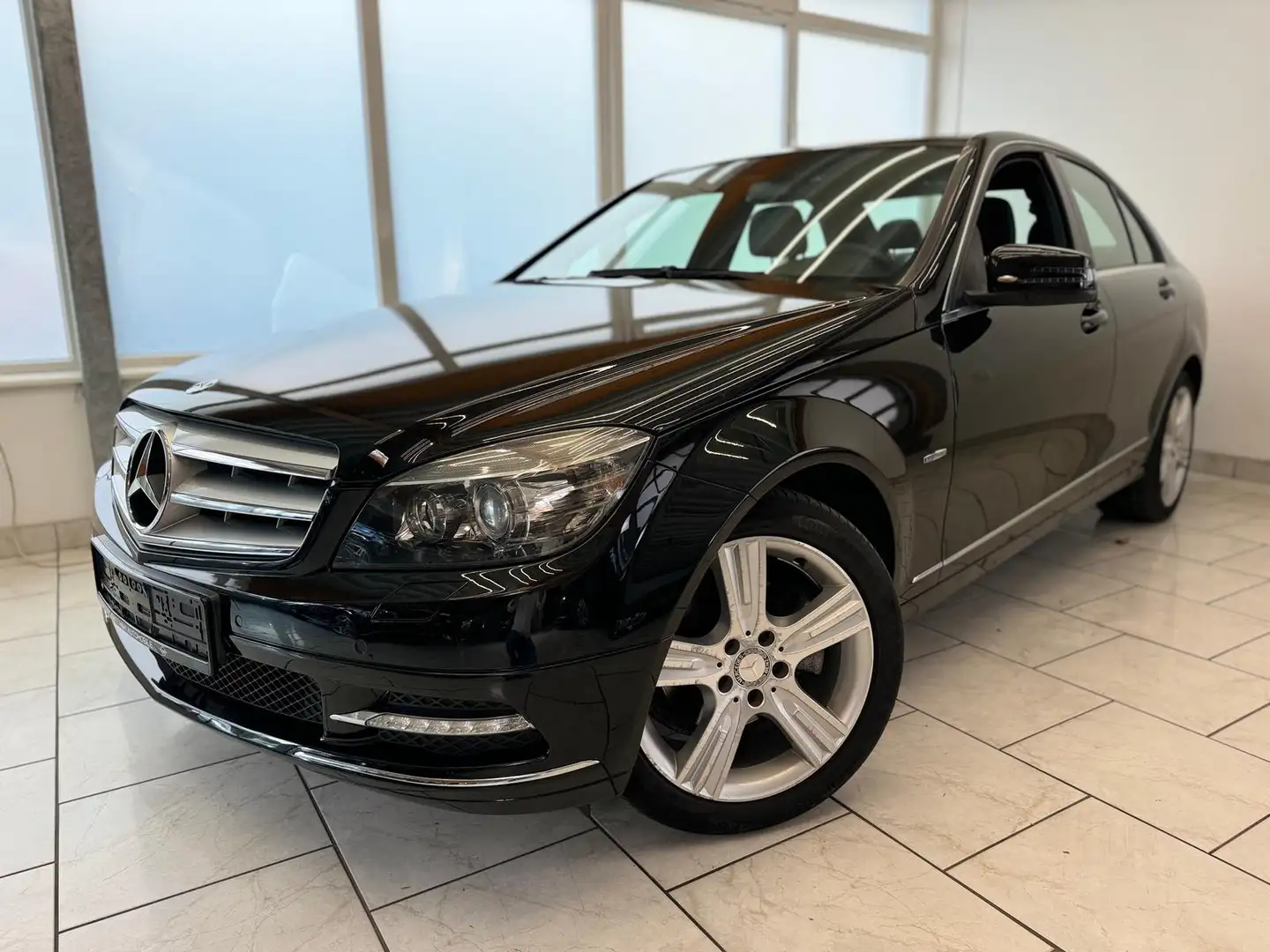 Mercedes-Benz C 250 Avantgarde - Xenon/Comand/Automatik/SHZ Noir - 1