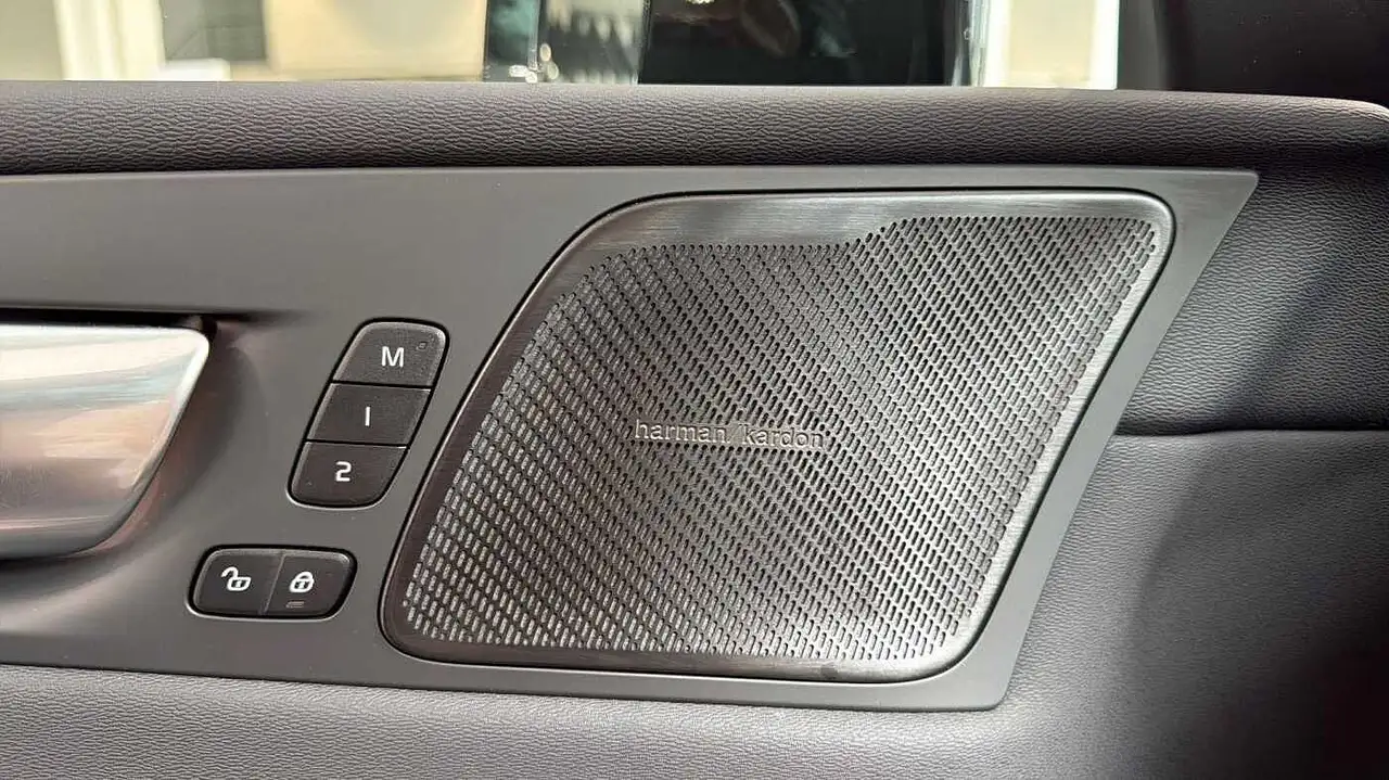 Volvo XC60 B4 AUT Plus Dark, миниатюра 16