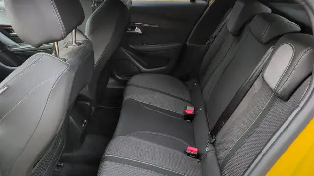Peugeot 208 view 9
