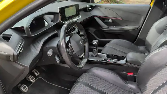 Peugeot 208 view 8