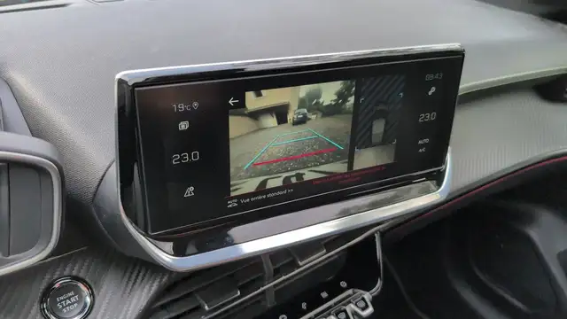Peugeot 208 view 13