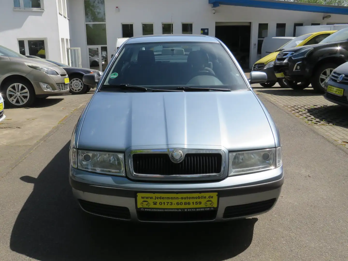 Skoda Octavia 1.6 Family Edition Gris - 2