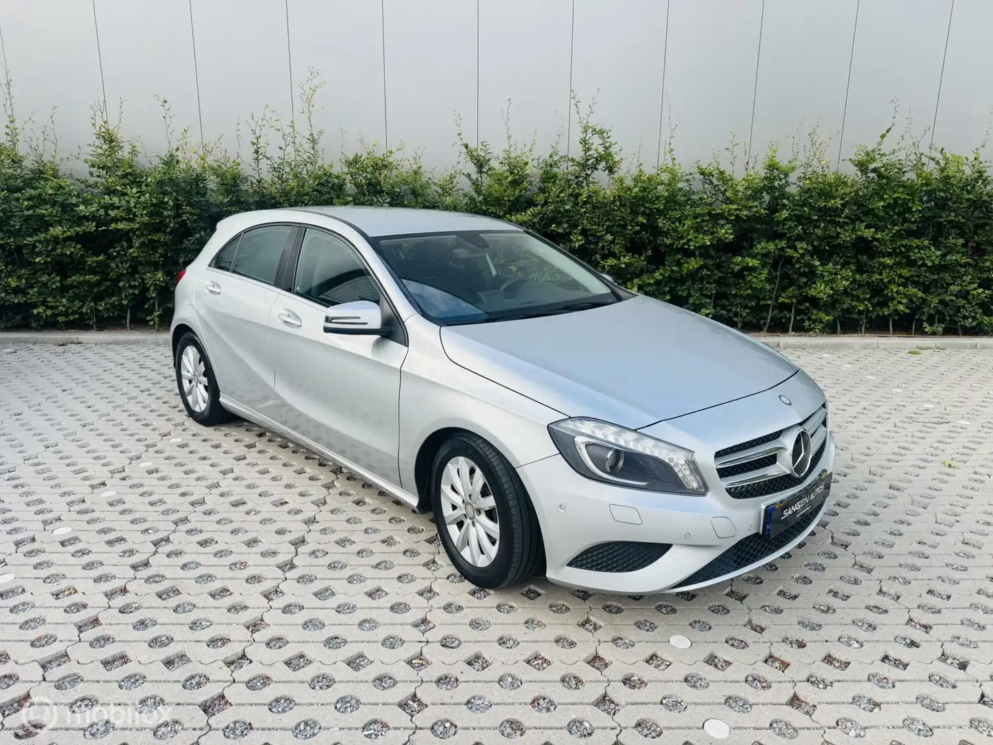 Mercedes-Benz A 180 Edition Navigatie Cruise PDC Grijs - 2