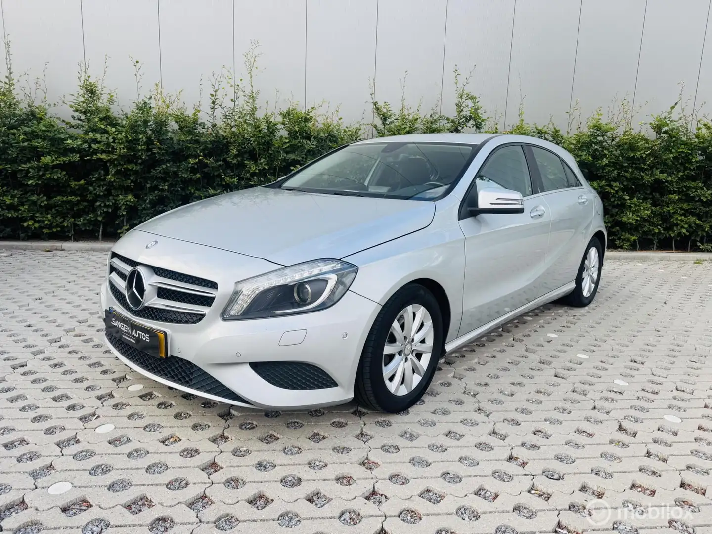 Mercedes-Benz A 180 Edition Navigatie Cruise PDC Grijs - 1