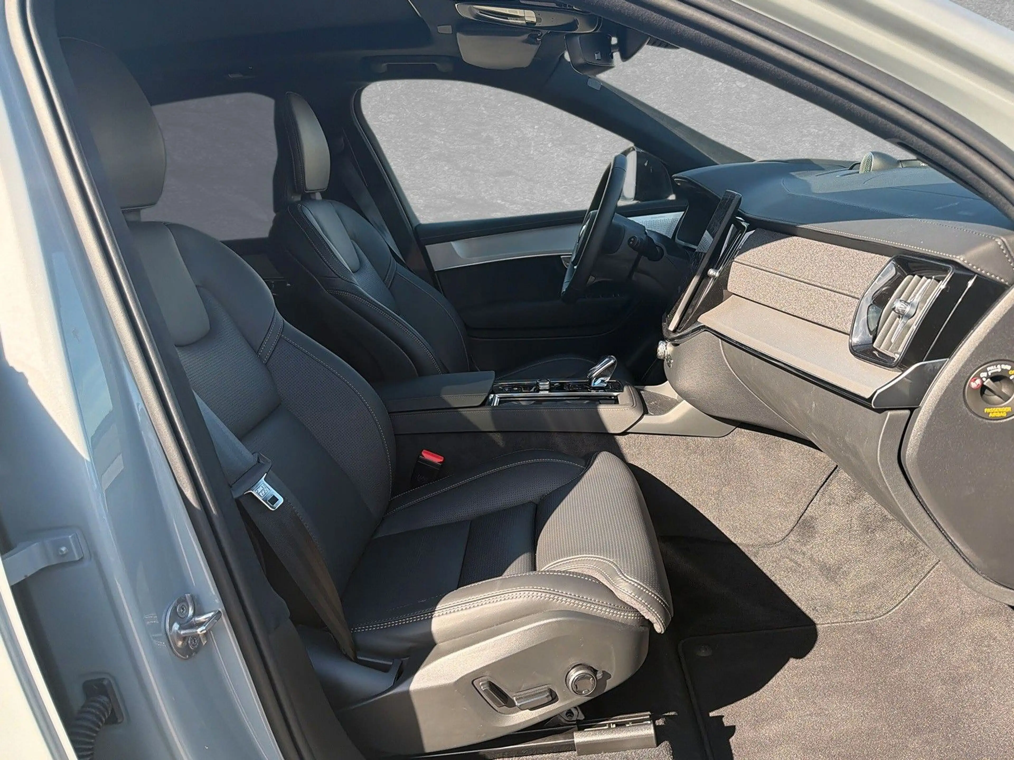 Volvo XC90 T8 AWD Black Edition Ultra 7-Sitzer AHK ACC — photo 4
