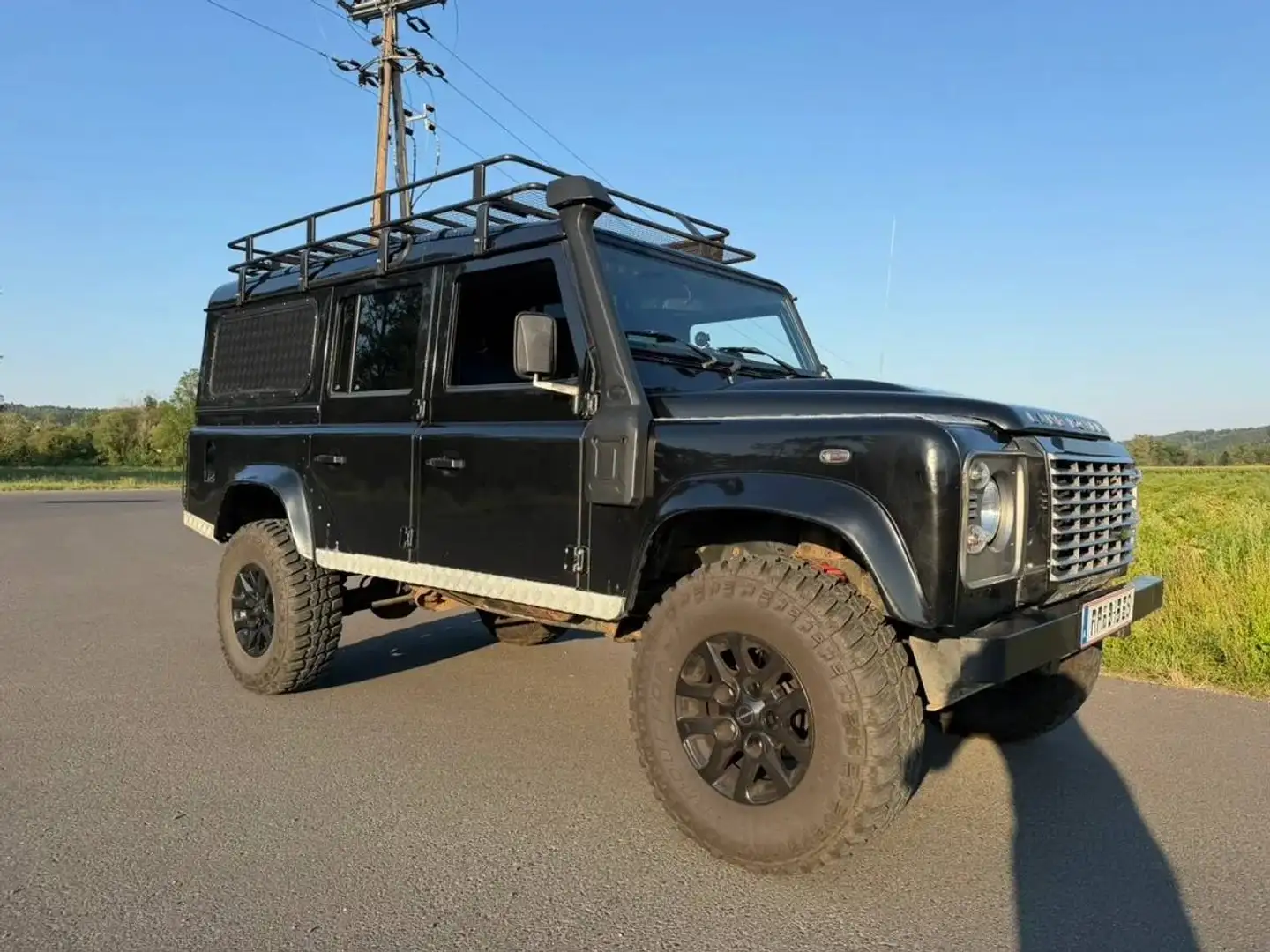Land Rover Defender Defender 110" SW 2,4 TD4 SE SE Schwarz - 2