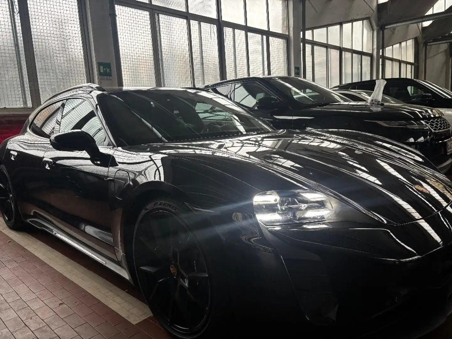 Porsche Taycan Cross Turismo-Battery Plus-Total black -pack sport Nero - 2