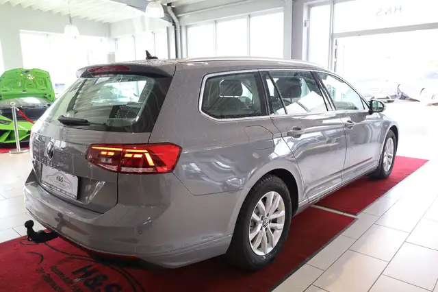 Volkswagen Passat view 7