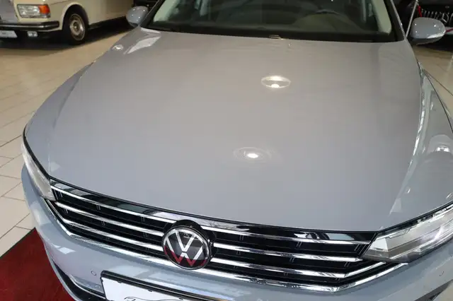Volkswagen Passat view 11