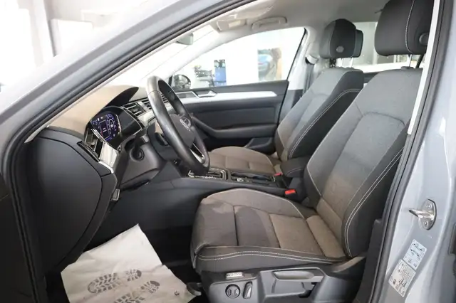 Volkswagen Passat view 14