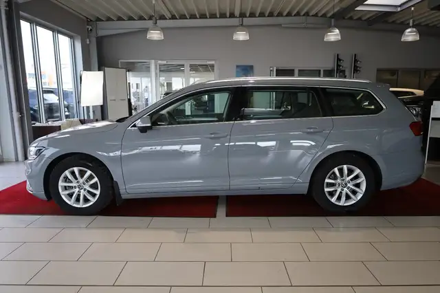 Volkswagen Passat view 2