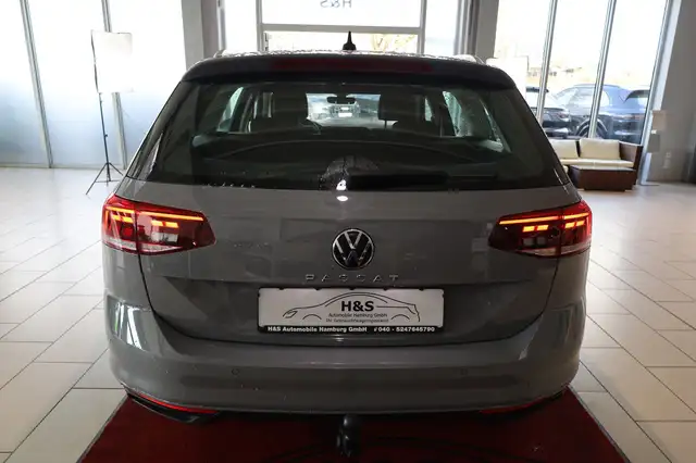 Volkswagen Passat view 4