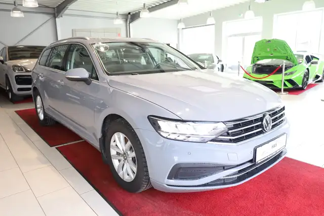 Volkswagen Passat view 9