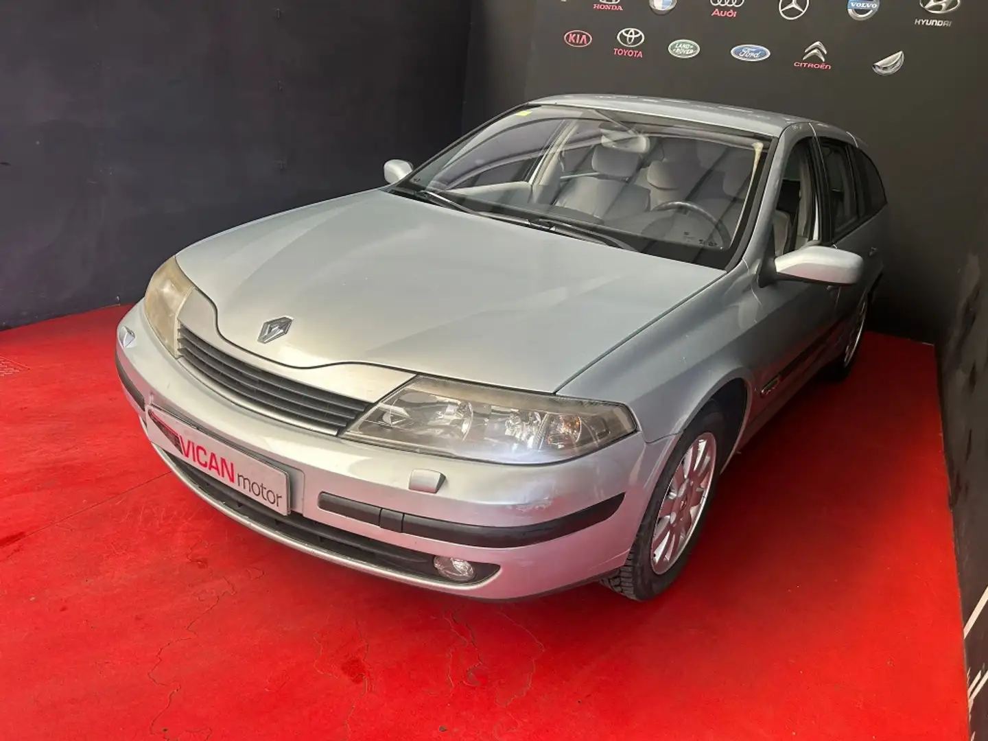 Renault Laguna Grand Tour 1.9DCI Dynamique Gris - 2