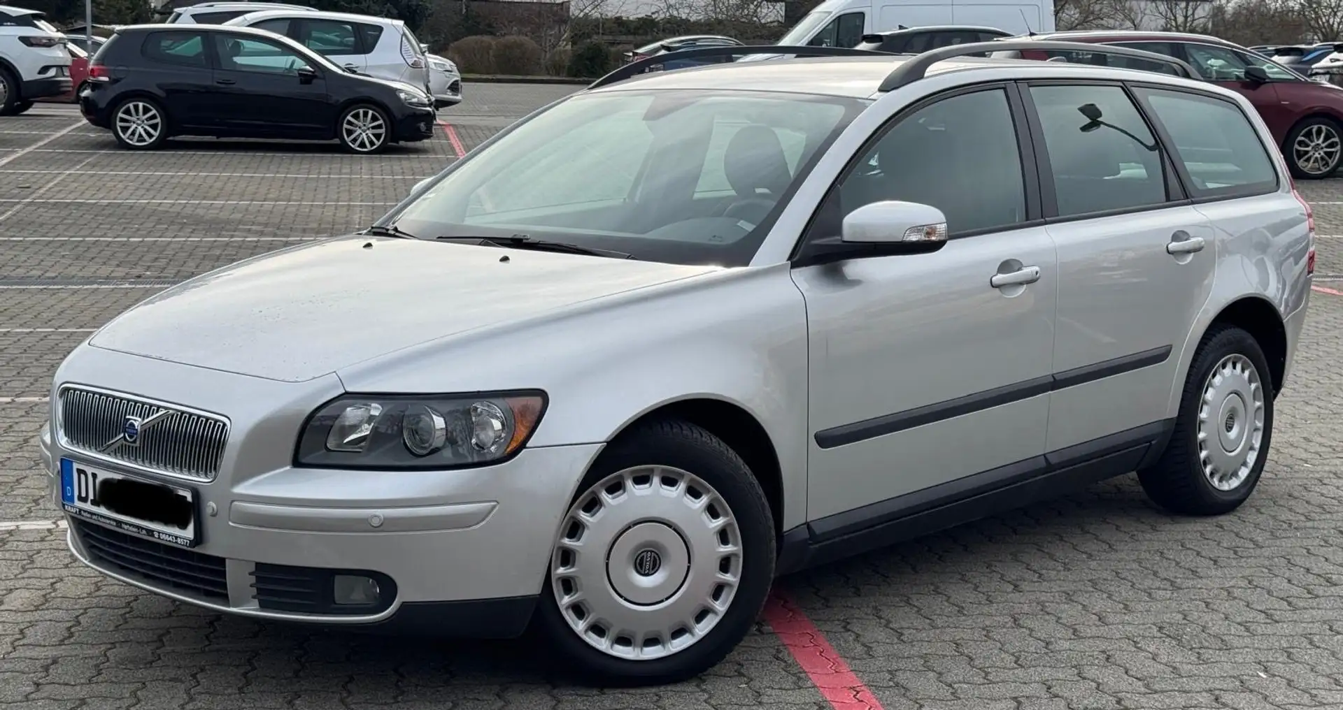 Volvo V50 Volvo V50/ Automatik/Allwetter Reifen/Sitz Heizung Grau - 1