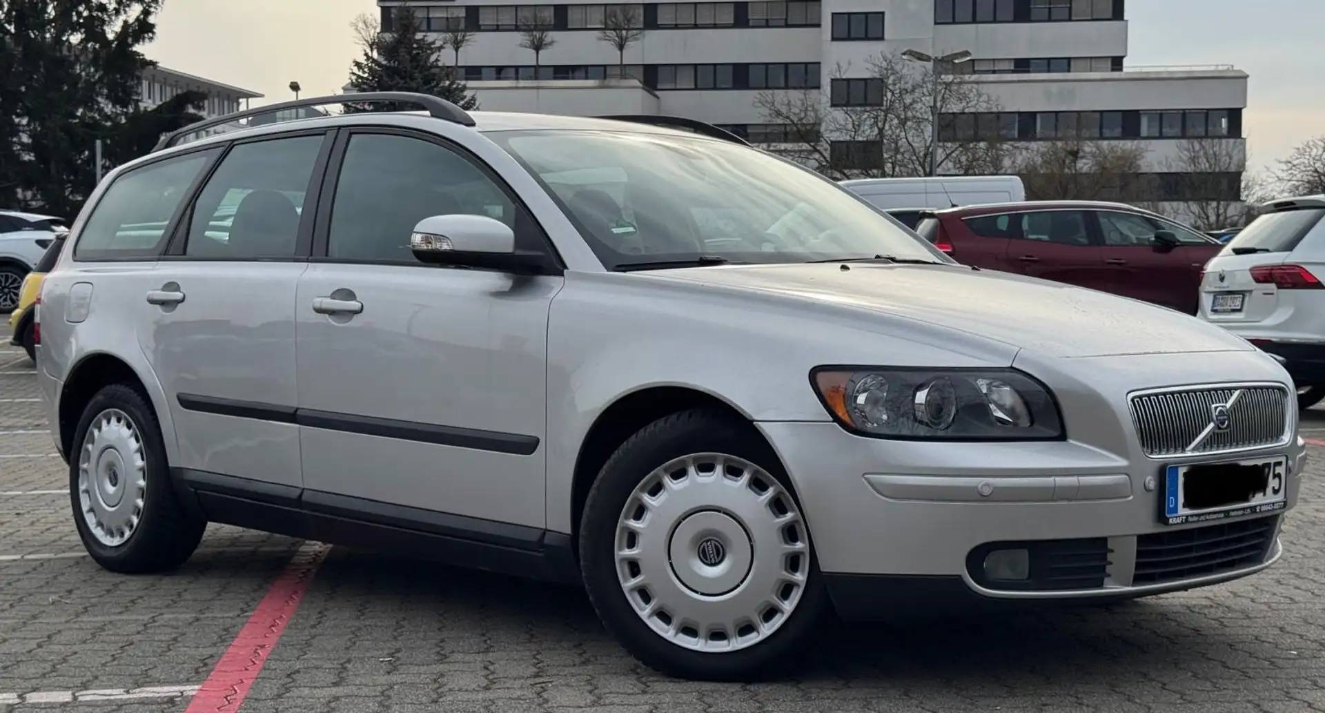 Volvo V50 Volvo V50/ Automatik/Allwetter Reifen/Sitz Heizung Grau - 2