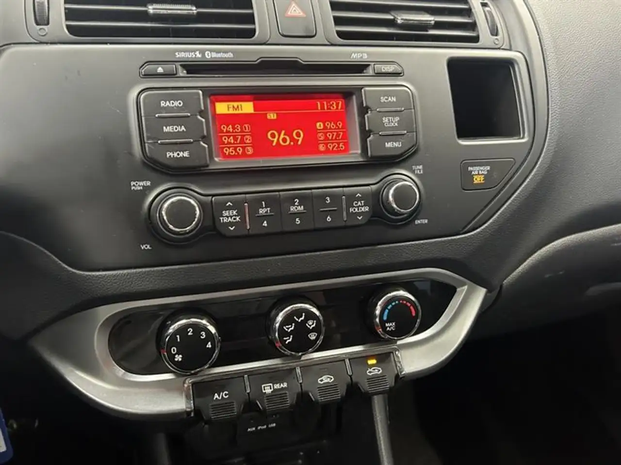Kia Rio снимка Kia Rio