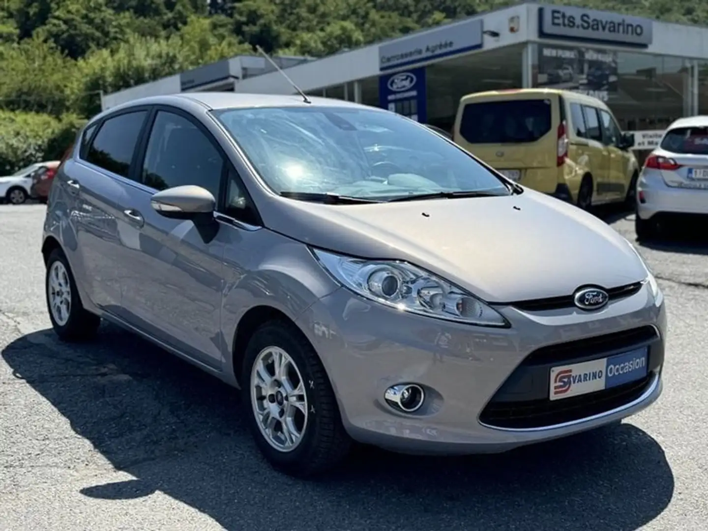 Ford Fiesta Titanium 1.4 essence 96ch Gris - 1