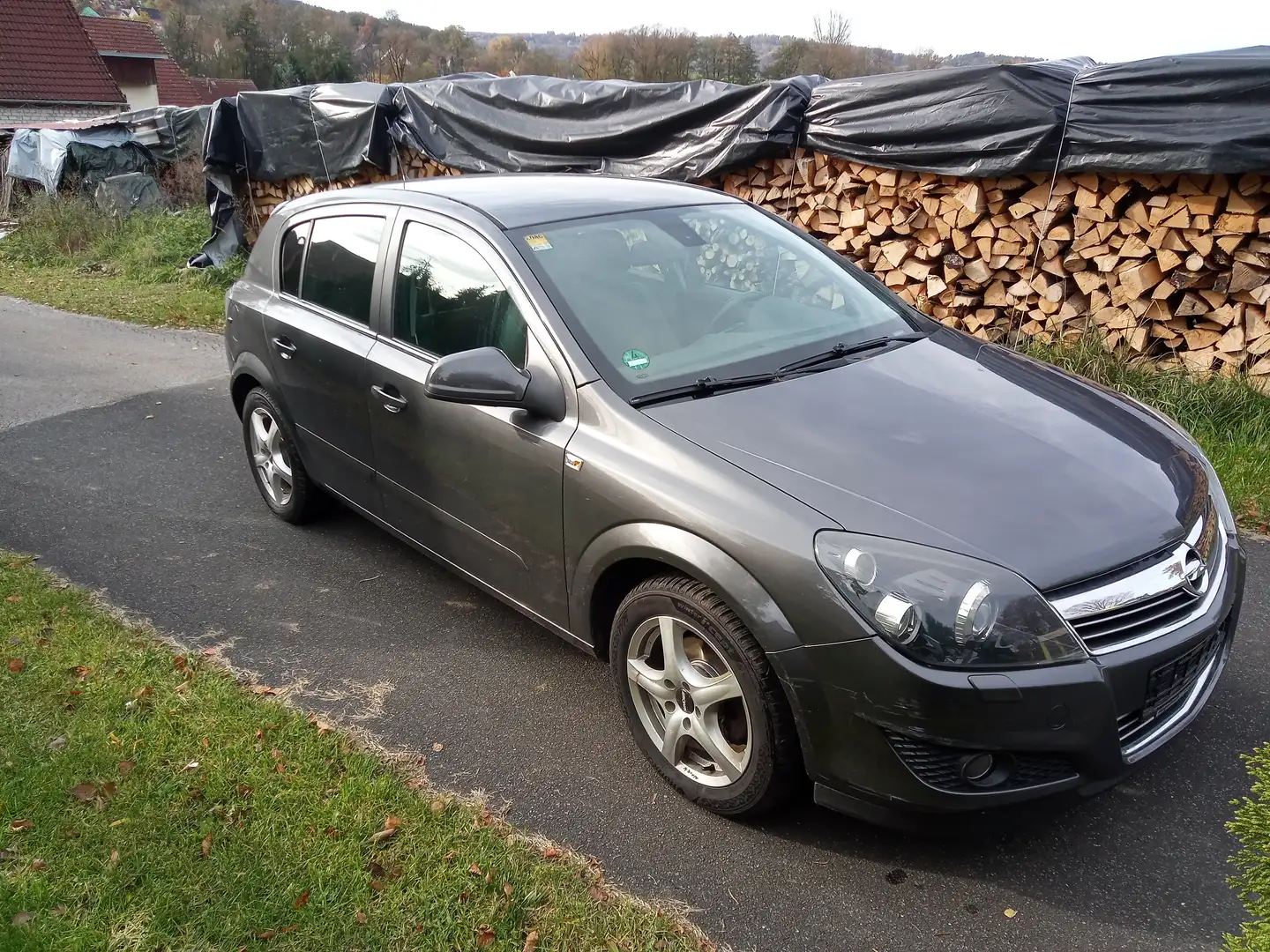 Opel Astra Astra Fließheck 5-Türer 1.8 Sport Grau - 1