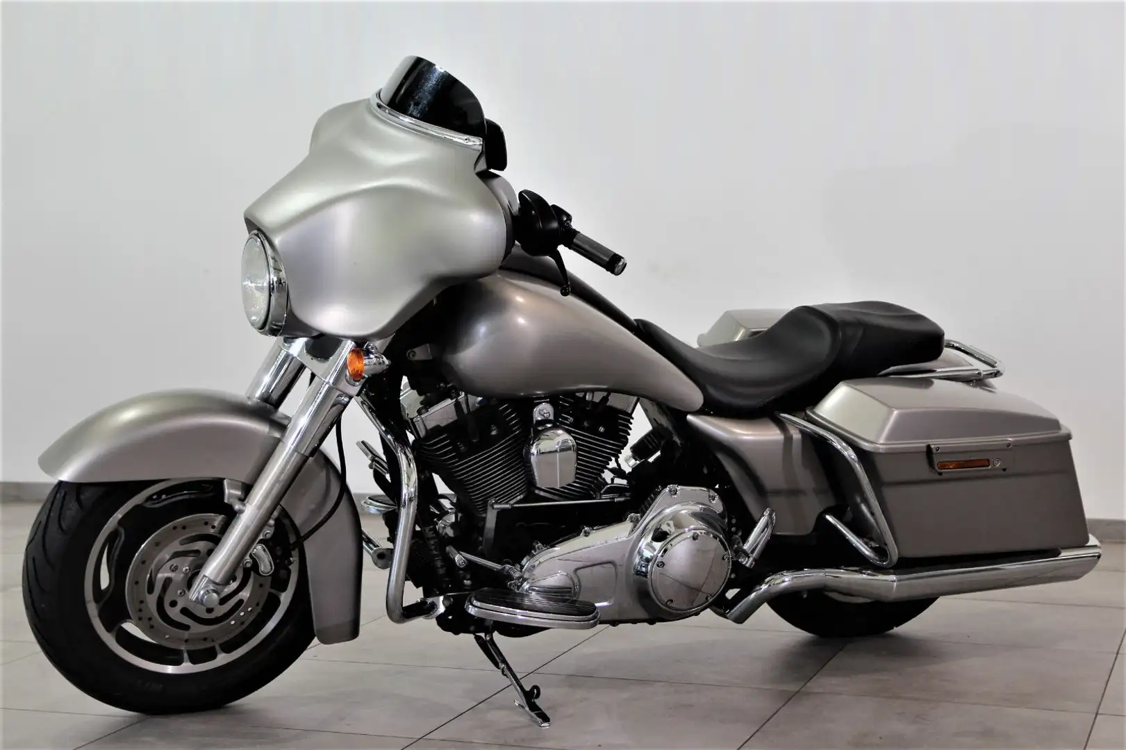 Harley-Davidson Street Glide Stretchtank/ V&H/ Koffer/Bagger siva - 1