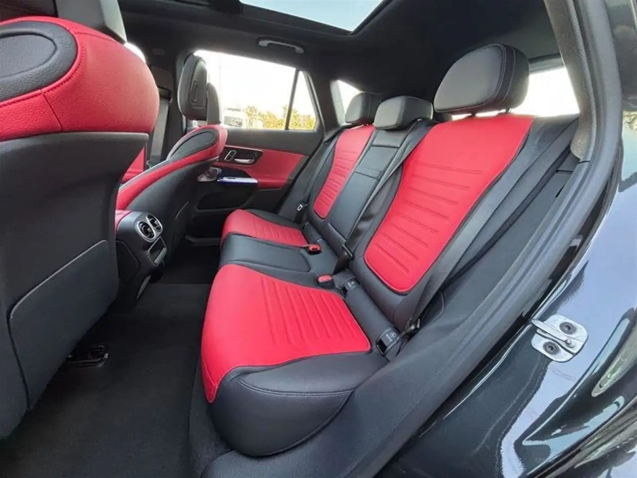 Mercedes-Benz GLC снимка Mercedes-Benz GLC