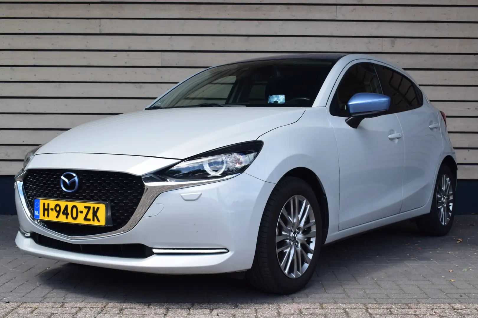 Mazda 2 1.5 Skyactiv-G Luxury - i-Activesense pack - 1e Ei Wit - 2
