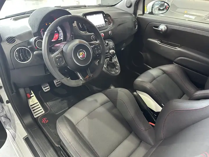 Abarth 695 2022, foto 38