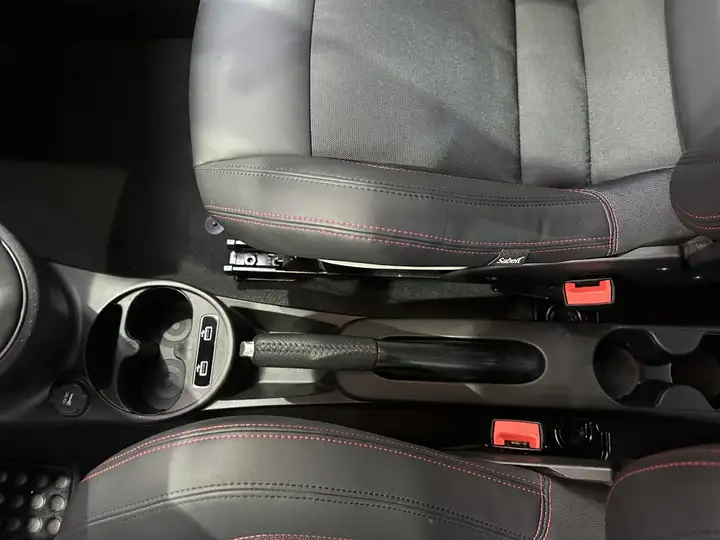 Abarth 695 2022, foto 23