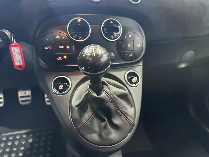 Abarth 695 2022, foto 24