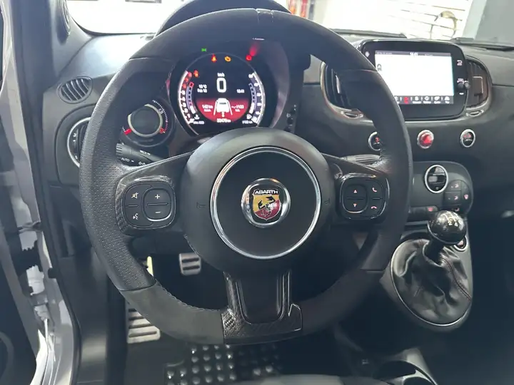 Abarth 695 2022, foto 25
