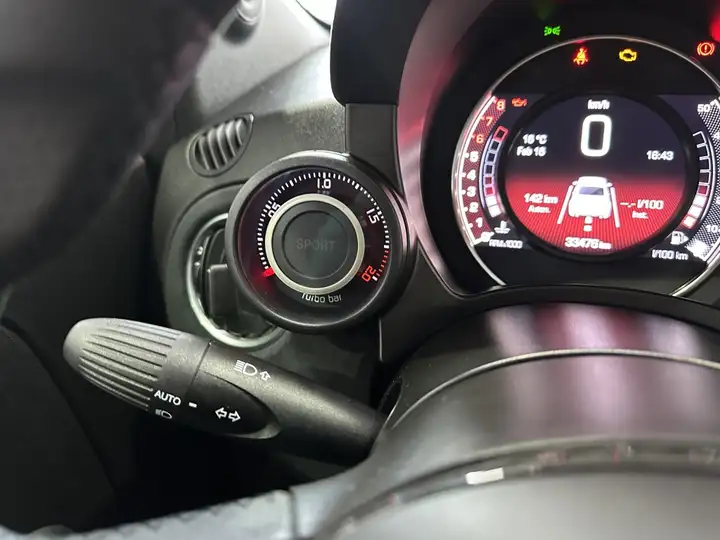 Abarth 695 2022, foto 30